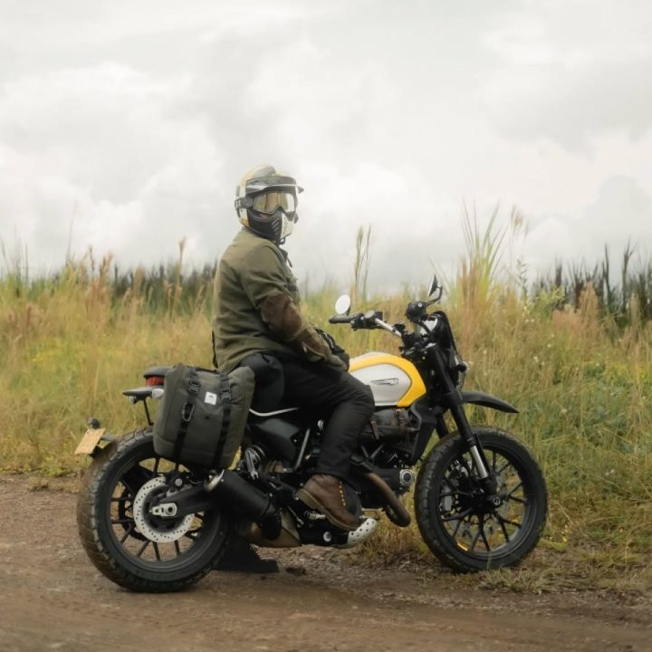 At every turn, at every kilometer, the real adventure is sharing unforgettable moments with friends.
