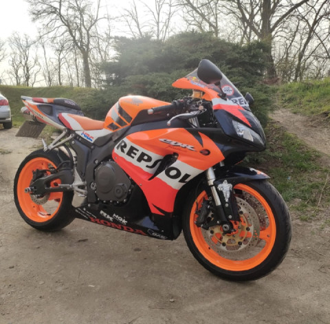 It's finally warm days and it's time to get back on the road!