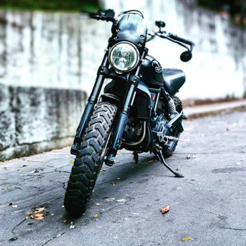 The model posing under the lens