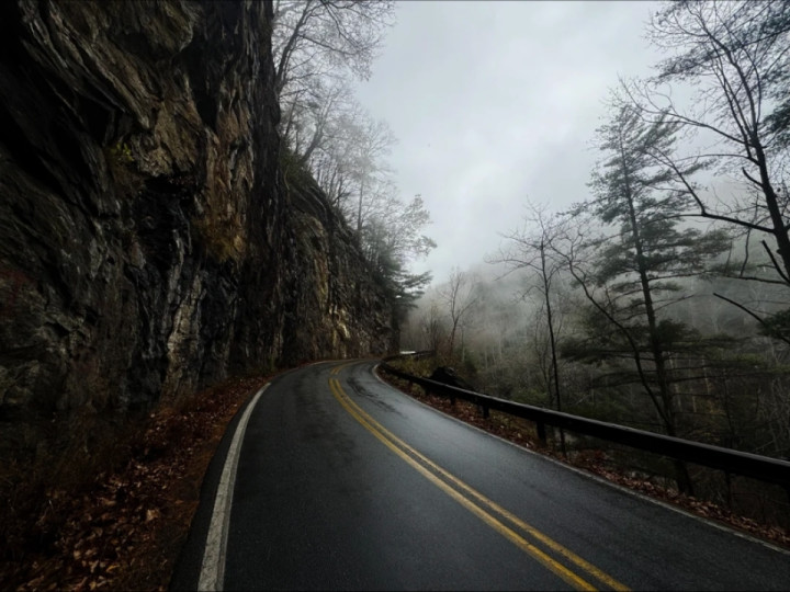 Misty drive through the mountains