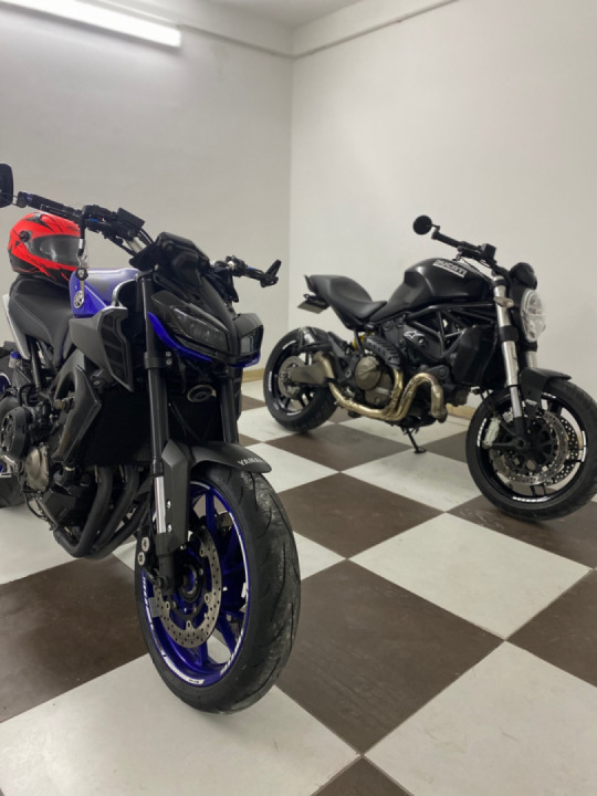 My dads Mt09 - love that bike ?? Yamaha vs Ducati