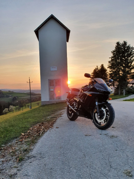 Who the hell needs a filter if you can get a perfect sunset ??