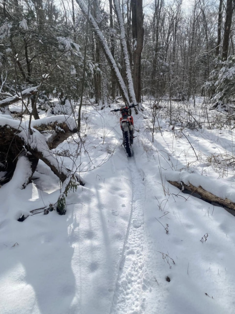 Another day, another dollah. 3-4” of new snow overnite on top of what we already had.