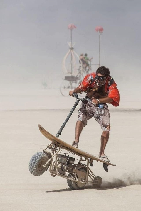 Burning man - Playa surfer