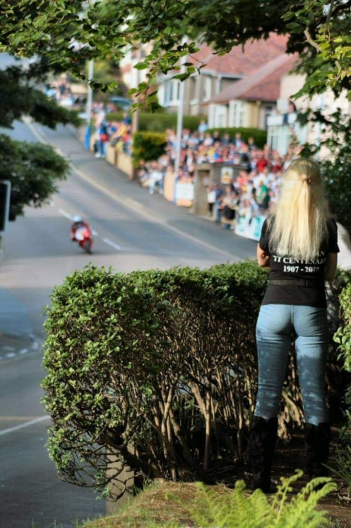 For anyone that doesn't know the geography of the IOM, this is the bottom of Bray Hill