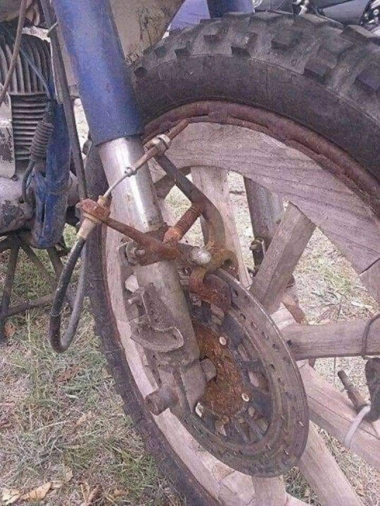 More Friday high tech wheel and front brake. Outside the box thinking here...