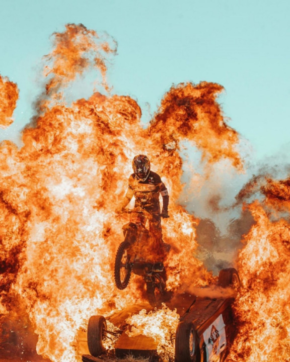 ?WORLDS FIRST Moto Quarter Pipe Fire Jump?