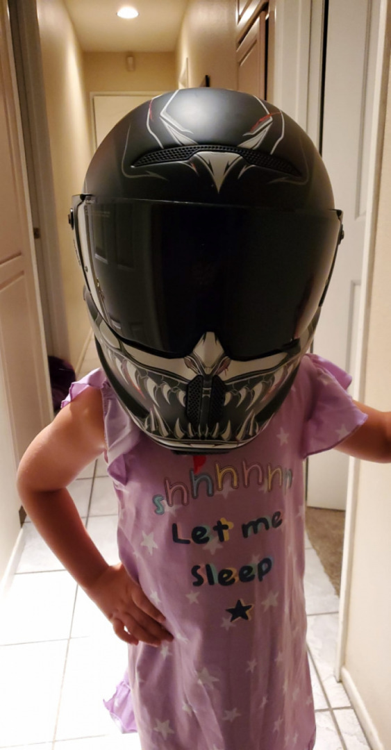 She's digging this Ruroc helmet #daddysgirl