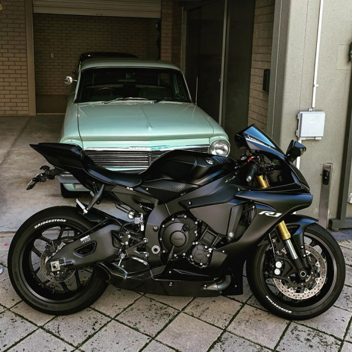 Yamaha r1 or Kawasaki zx10r ?