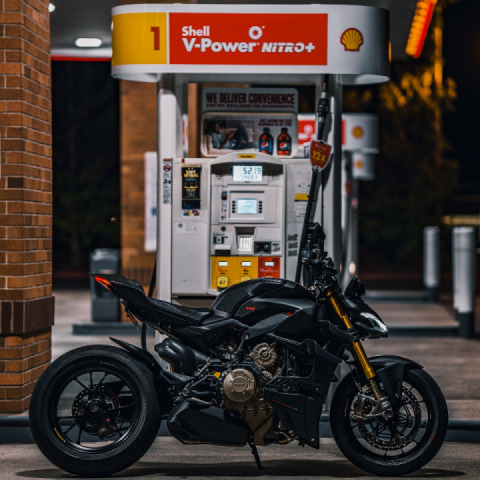 Thirsty girl... IG@ coolin_with_jay