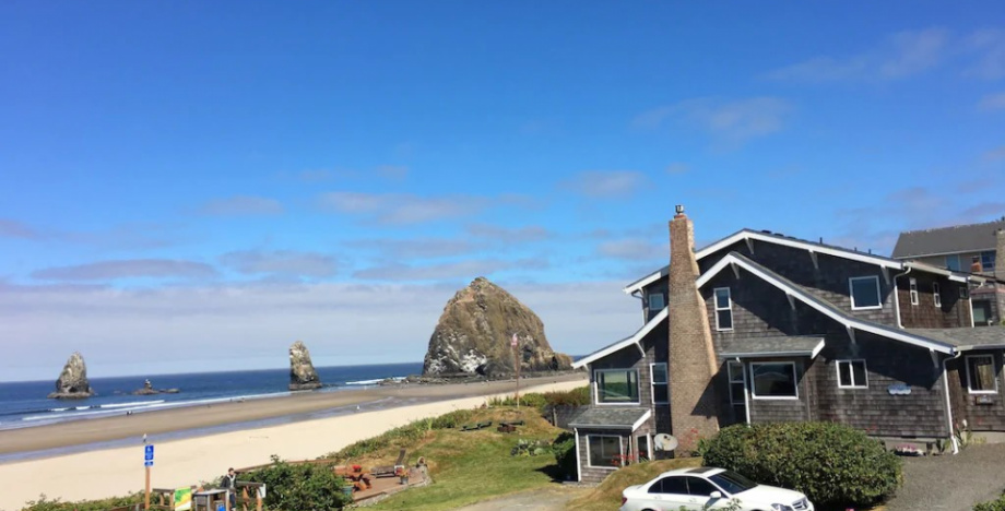 Ride to the Faux Flock to Rock Reunion / Share a house in Cannon Beach