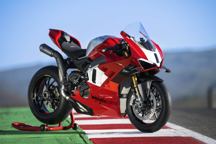 New Ducati Panigale V4 R Unleashes More Than 240 Horsepower in Track Trim