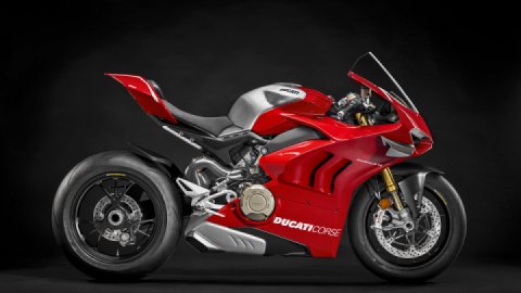 Street Legal Missle: New Ducati Panigale V4R 221 hp