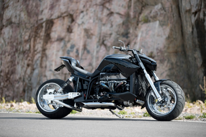Bee-One Cycles Bomb Boss V8 Motorcycle Flaunts Massive Rear Tire