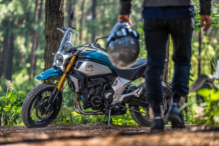 2023 CFMOTO 700CL-X Adventure