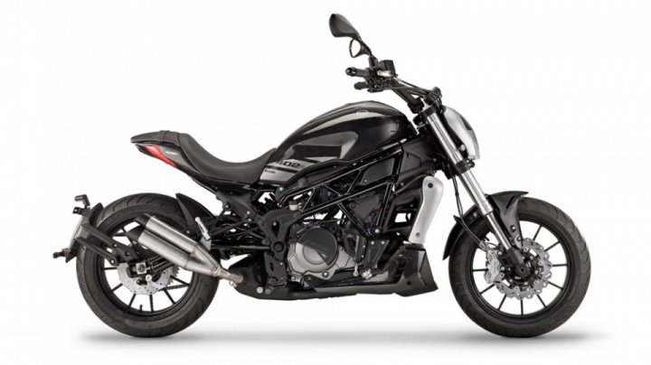 Benelli 402S - a copy of the Ducati XDiavel