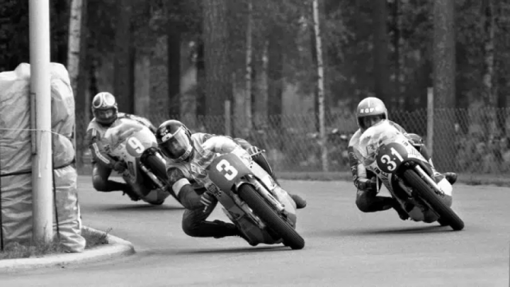 Patrick Pons with Pekka Nurmi and Bruno Kneubuhler during the 1975 350cc Finnish GP