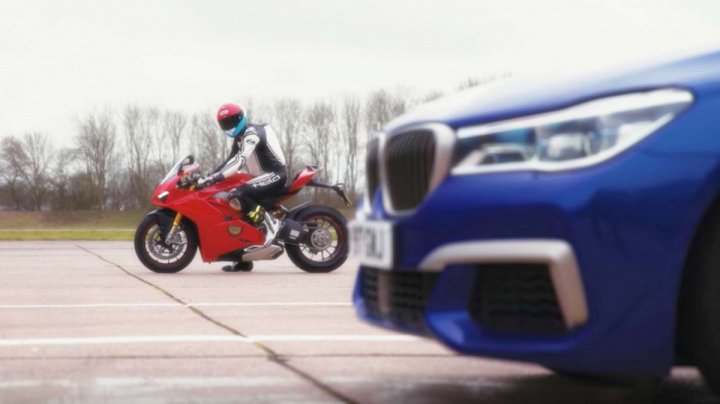 BMW M760i vs new Ducati Panigale V4 - DRAG RACE