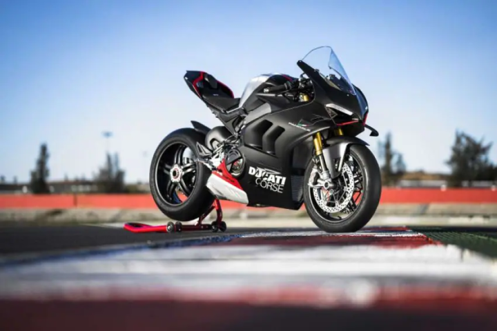 Meet Ducati’s new track weapon - Panigale V4 SP2