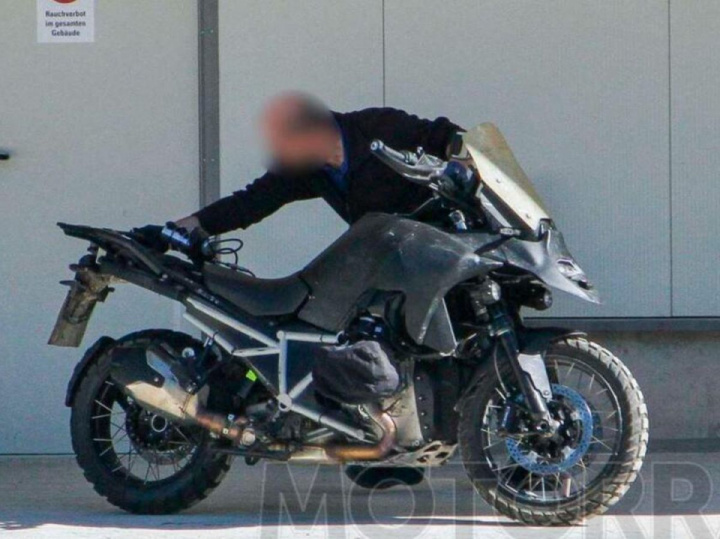 New 2025 BMW R1300GS, first pics.