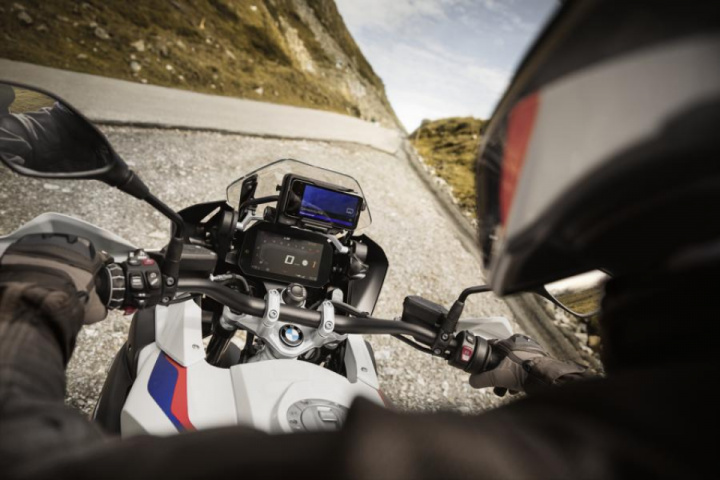 BMW Motorrad presents the ConnectedRide Cradle!