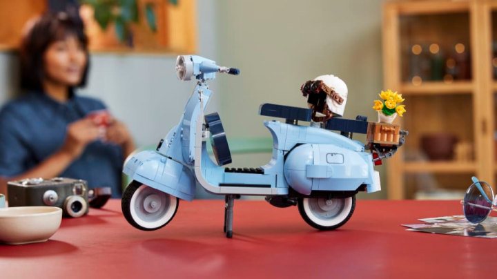 1960s Piaggio Vespa 125 joins Lego's catalog of two-wheelers