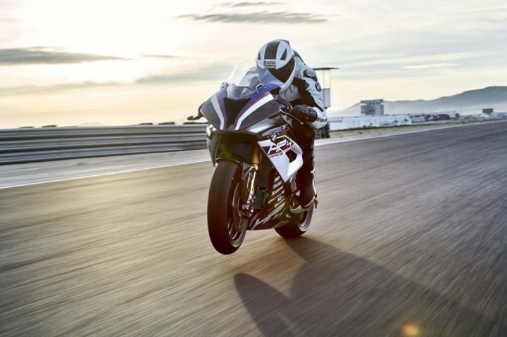 The life of the engine BMW HP4 Race is only 5000 km