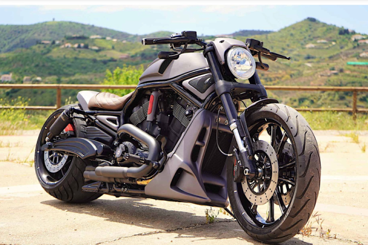 Harley-Davidson VROD 330 Has a Rear Wheel So Wide It’s Barely Legal