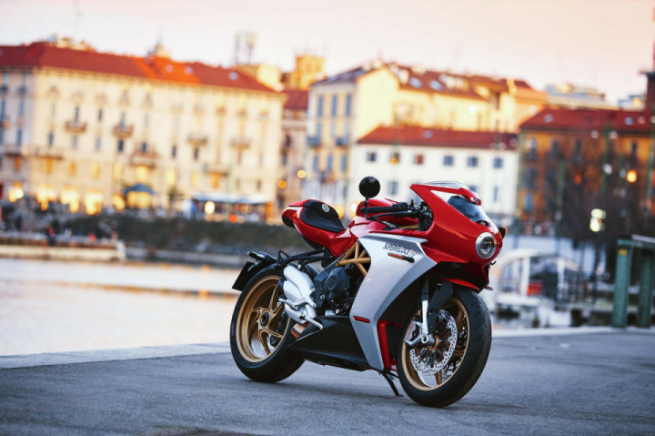 MV Agusta Superveloce 800 changed colors based on customer reviews