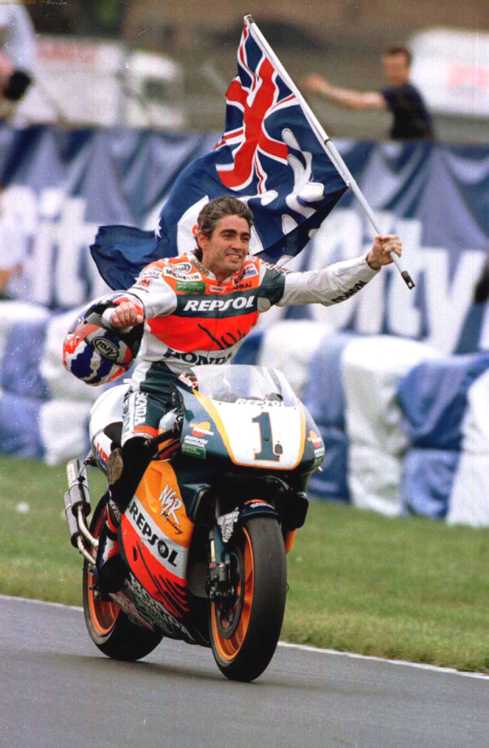 The relentless Mick Doohan: How he went from nearly losing a leg to winning  5 titles in a row - Box Repsol