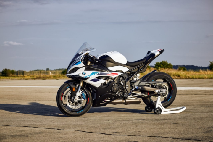 BMW Motorrad beings the new 2023 BMW S 1000 RR