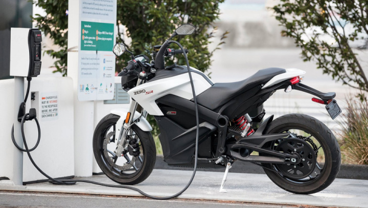 Motorcycles not included in 2030 petrol ban