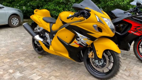 Bajaj Pulsar NS200 & RS200 Transformed Into Suzuki Hayabusa Replicas