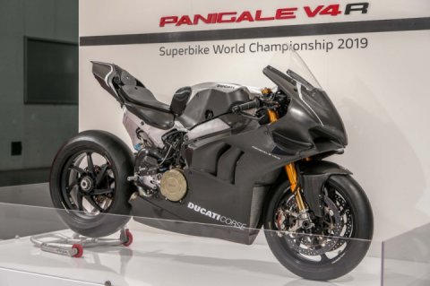 EICMA 2018: racing Ducati Panigale V4 RS19