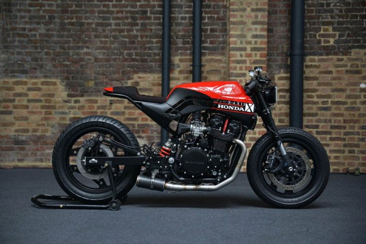 X-Axis: café racer Honda CBX750 1984