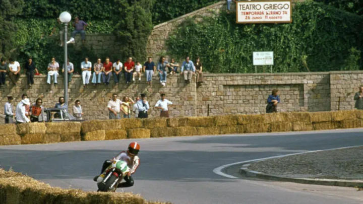 Chas Mortimer at Montjuic Park in practice for the 1974 250cc Spanish GP