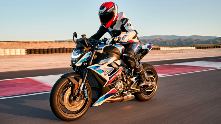 The new BMW M1000 R churns out 210hp and revs all the way to 14,600rpm
