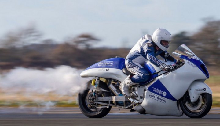 An attempt to set speed record on a steam-powered Hayabusa