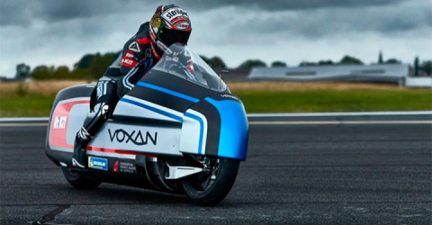 Voxan Motorcycles hits the salt for a new speed record around 206.25 mph (330 kph)