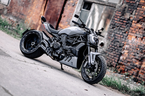 Ducati X-Diavel Is a Dragster-Kind of Sport Cruiser