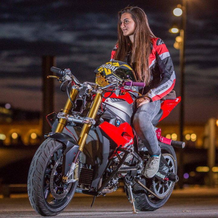 professional female motorcycle racers