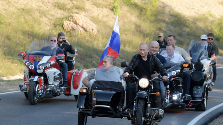 Russia: Putin attends biker show in Crimea as thousands protest in Moscow