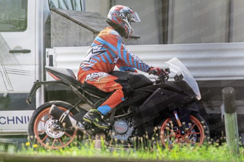 New spy shots of the KTM RC390