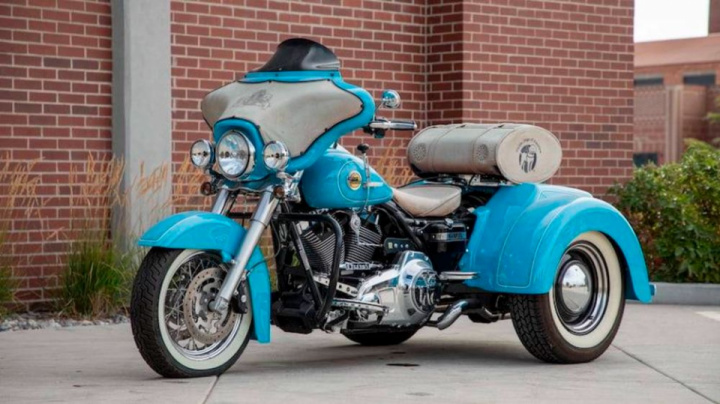 Shades of the Servi-Car: Retro-flavored Tri Glide