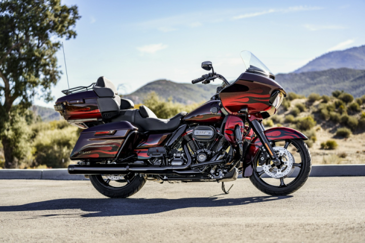 2022 Harley-Davidson CVO Baggers: Big Twins and Big Flames