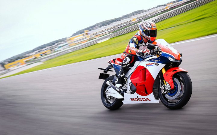 Honda RC213V-S is available on eBay
