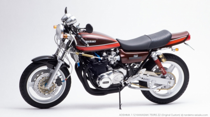 Aoshima 041789 1973 Kawasaki 750 RS Z2 Super Custom 1:12 Motorrad Bike 