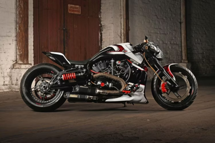 Here’s A Ducati-inspired Harley-Davidson V-Rod Overdosed On NOS