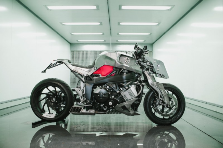 pan-speed-shops-custom-bmw-k1200s-is-the-droid-youve-been-looking-for1