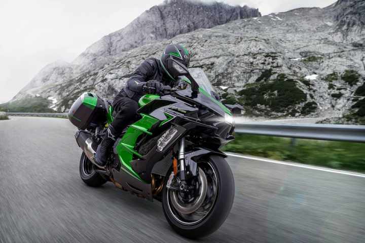 The $28,000 Kawasaki Ninja H2 SX SE Gets One Small Update for the 2023 Model Year